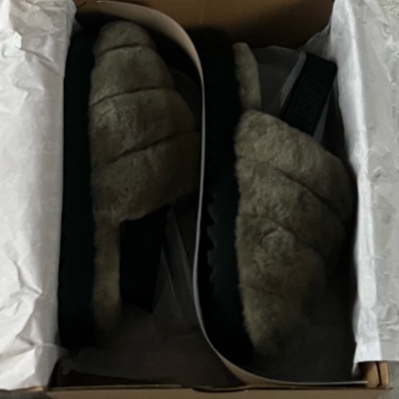 New Ugg Size 8 w super fluff slipper - Picture 10 of 14